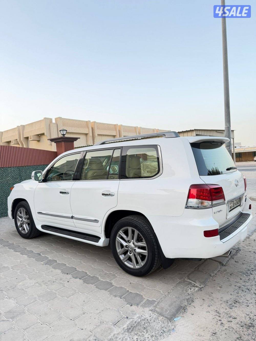 للبيع لكزس 2014 الساير عداده 2203