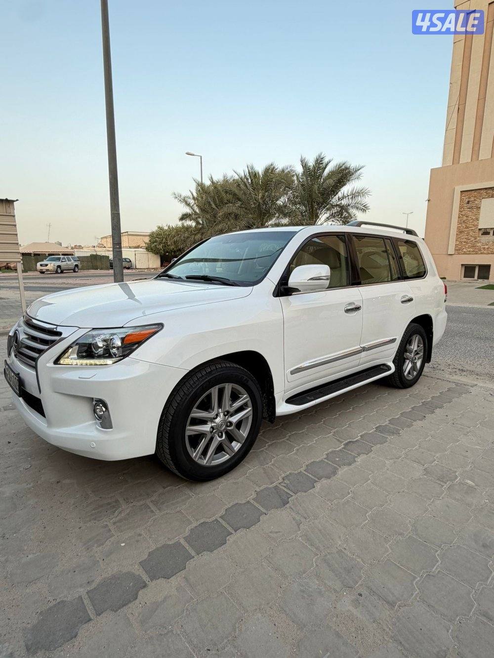 للبيع لكزس 2014 الساير عداده 2205