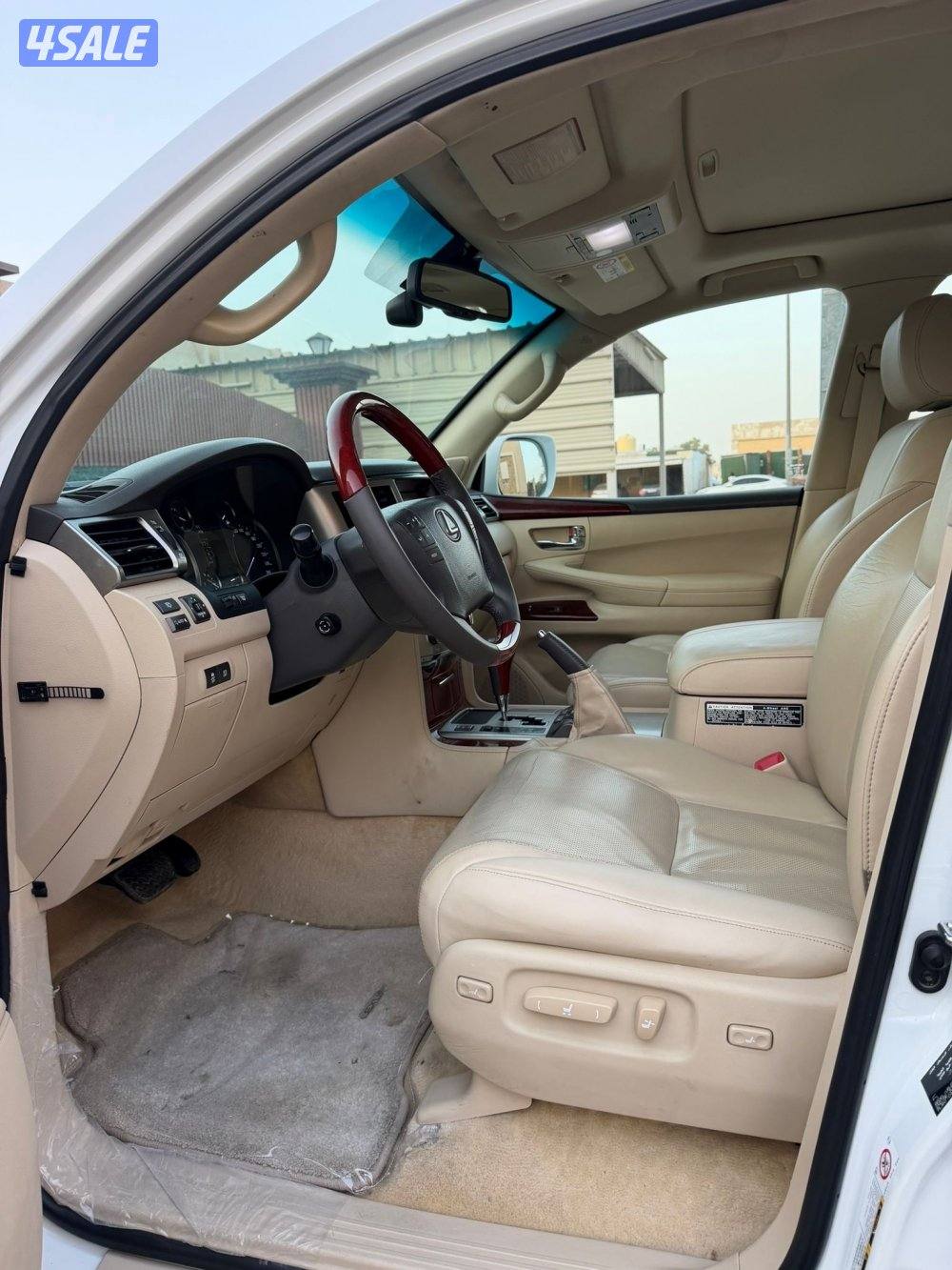 للبيع لكزس 2014 الساير عداده 2207