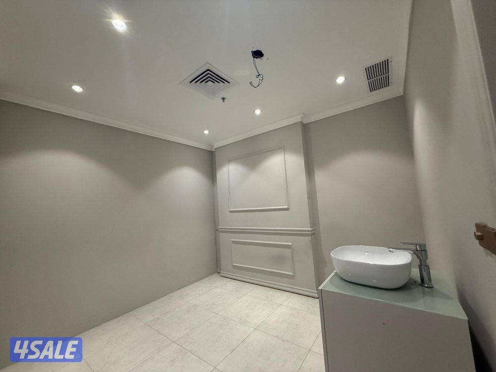 متوفر صالون نسائي في برج كتير راقي بموقع متميز بشرق مساحة ١٦٦م2