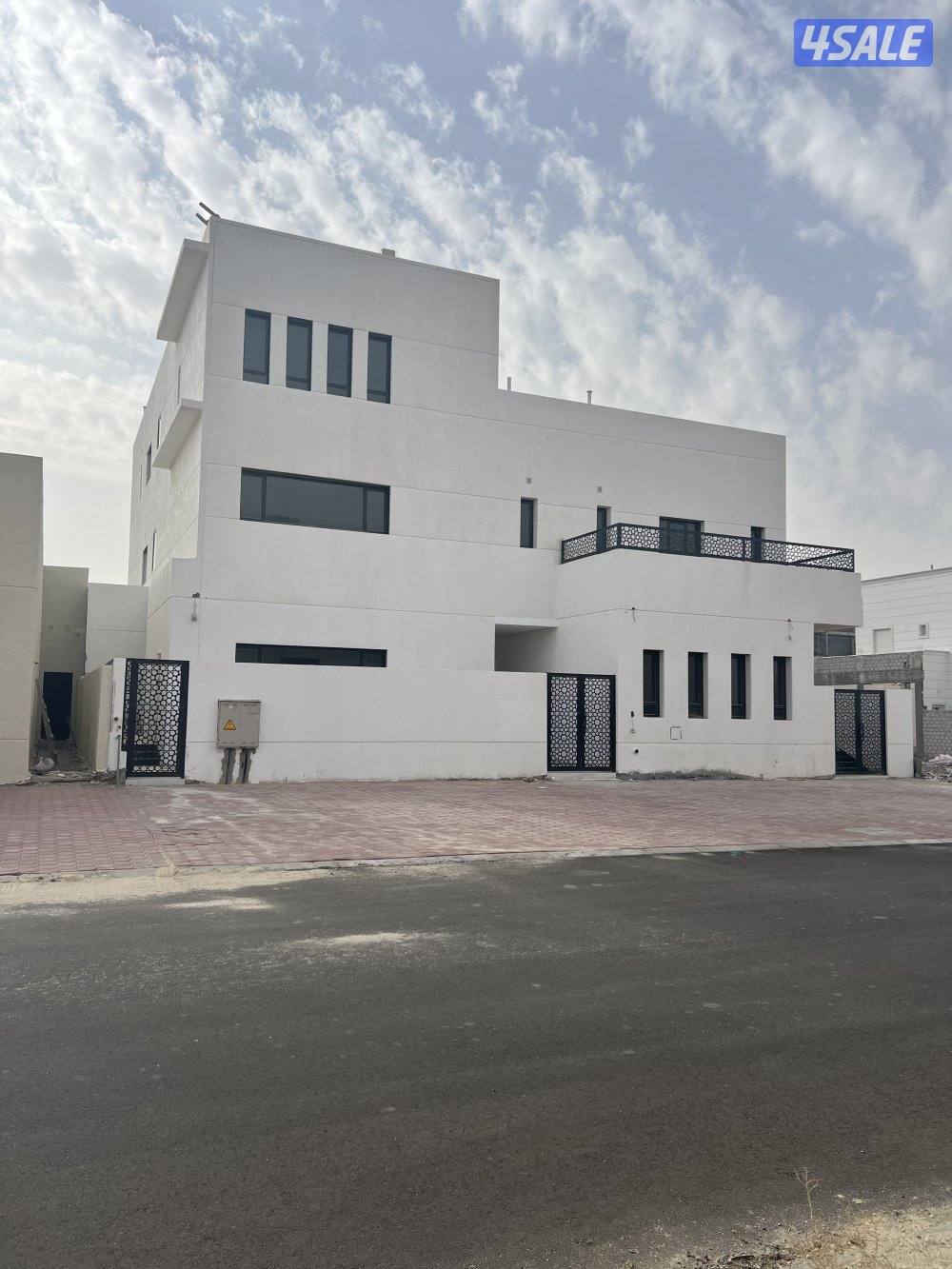 للبيع قسيمه دورين ونصف شارع واحد فى  الوفره قطعه 6 جديده لم تسكن3