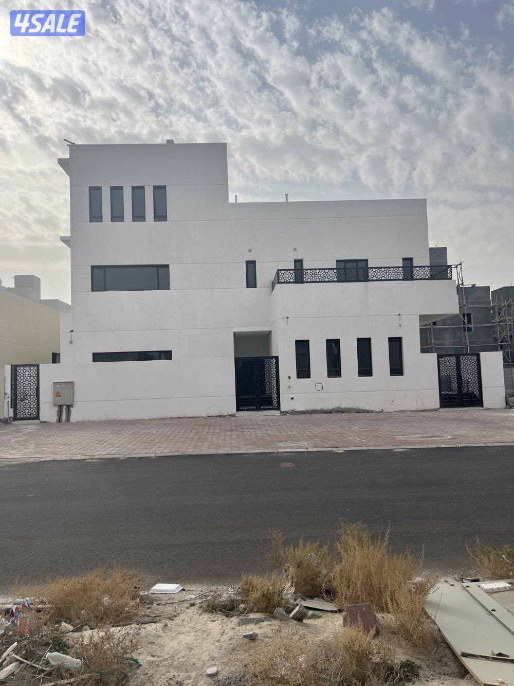 للبيع قسيمه دورين ونصف شارع واحد فى  الوفره قطعه 6 جديده لم تسكن8