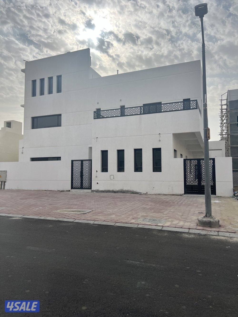 للبيع قسيمه دورين ونصف شارع واحد فى  الوفره قطعه 6 جديده لم تسكن10