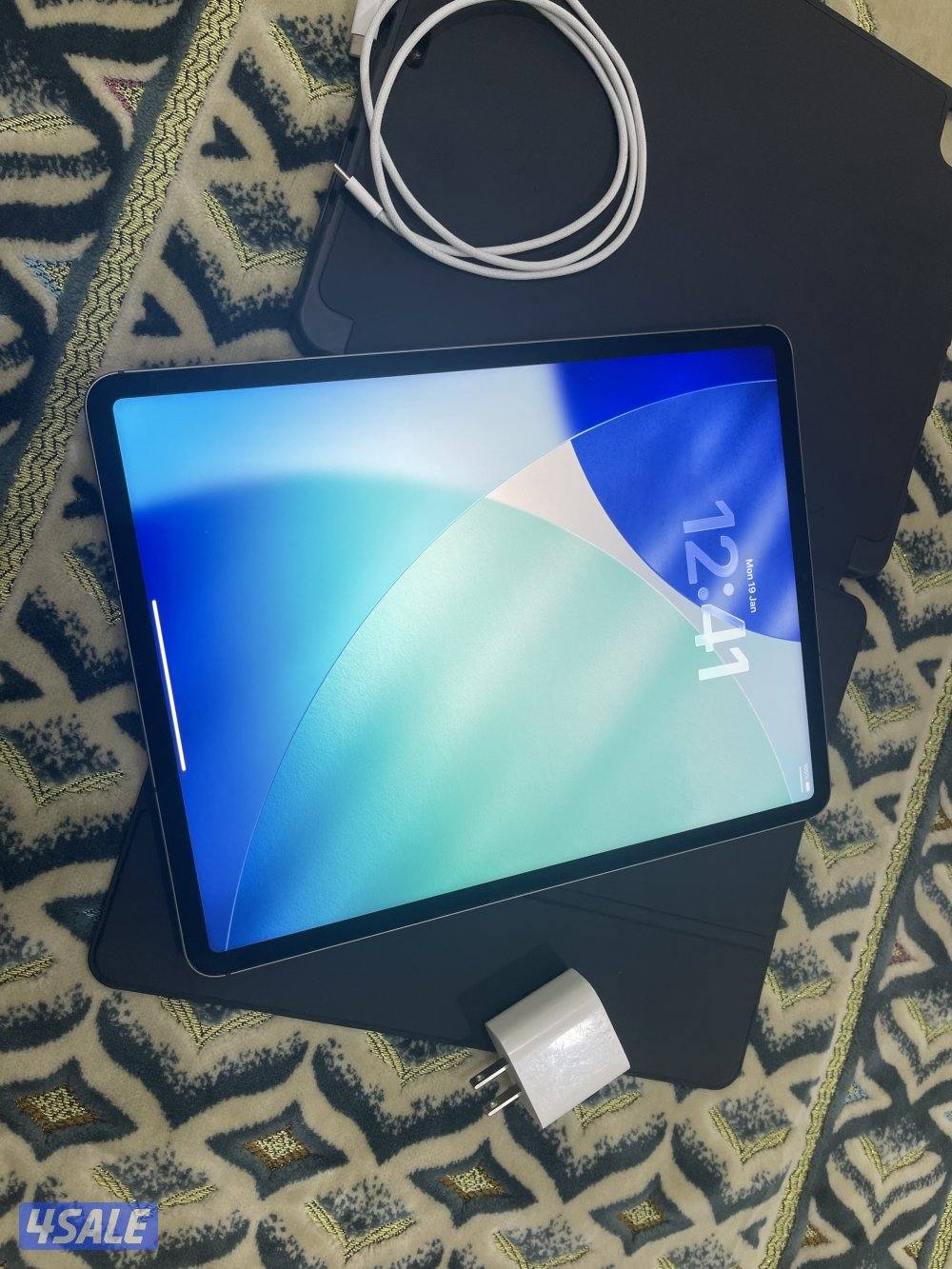 ايباد ابل برو 12.9 انش 256 قيقا بطارية 92 نظيف مو مصلح مع كفر وشحن5