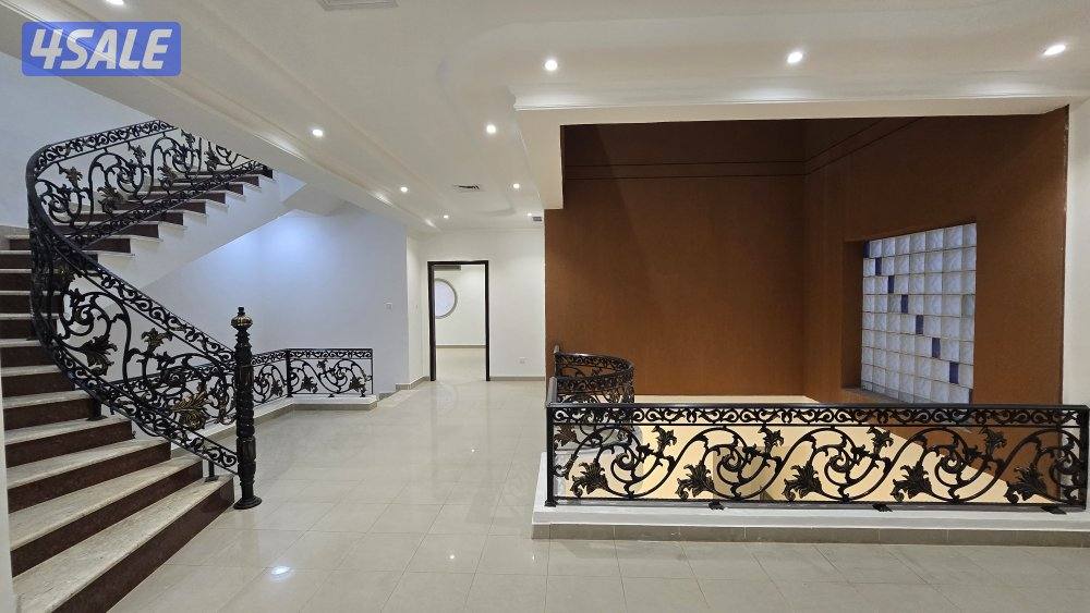 بيت كامل للإيجار مع حمام سباحة وجاكوزي وسرداب واسع10