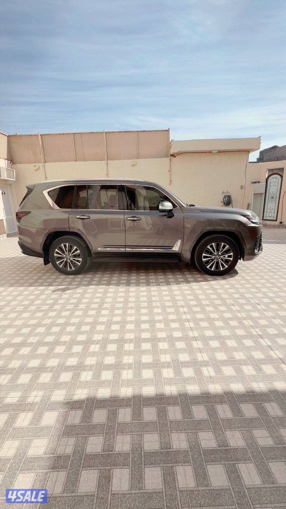 للبيع لكزس 2024 درجه اولى3