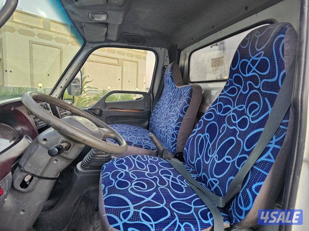 هاف لوري. 2011 ثلاجه. شغاله. تامين صحي. سنه5