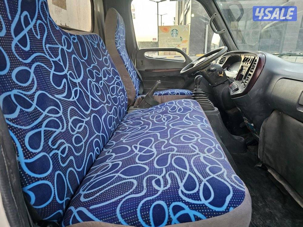 هاف لوري. 2011 ثلاجه. شغاله. تامين صحي. سنه4