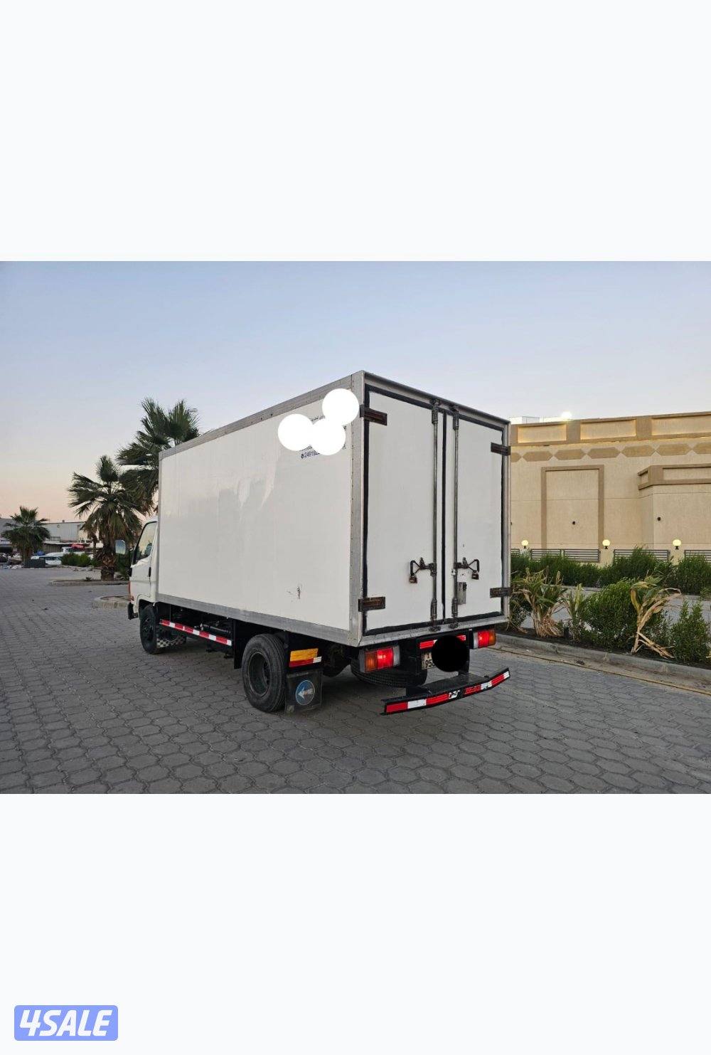 هاف لوري. 2011 ثلاجه. شغاله. تامين صحي. سنه7