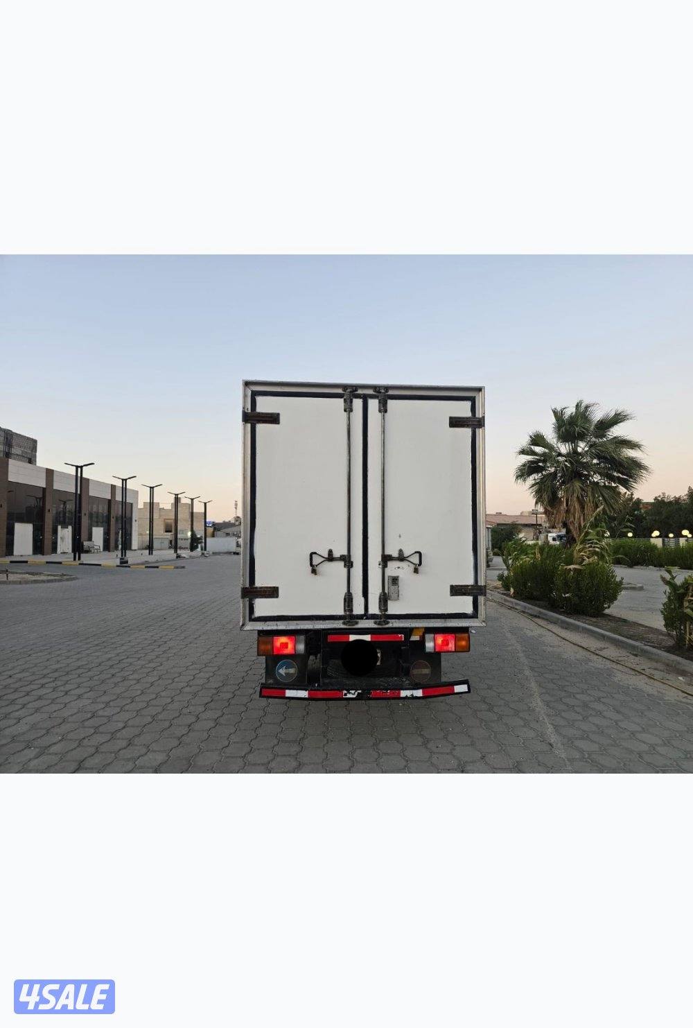 هاف لوري. 2011 ثلاجه. شغاله. تامين صحي. سنه10