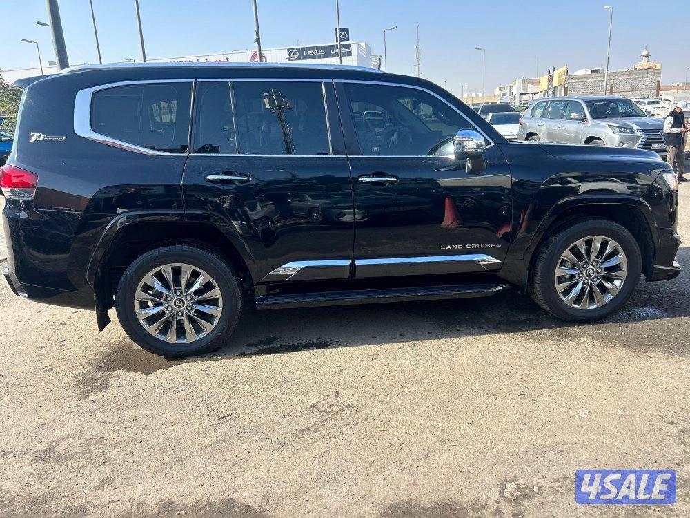 لاند كروزر VX.R AEROs
twin turbo.V6 
موديل 2022
ماشى 119.000 k.m3