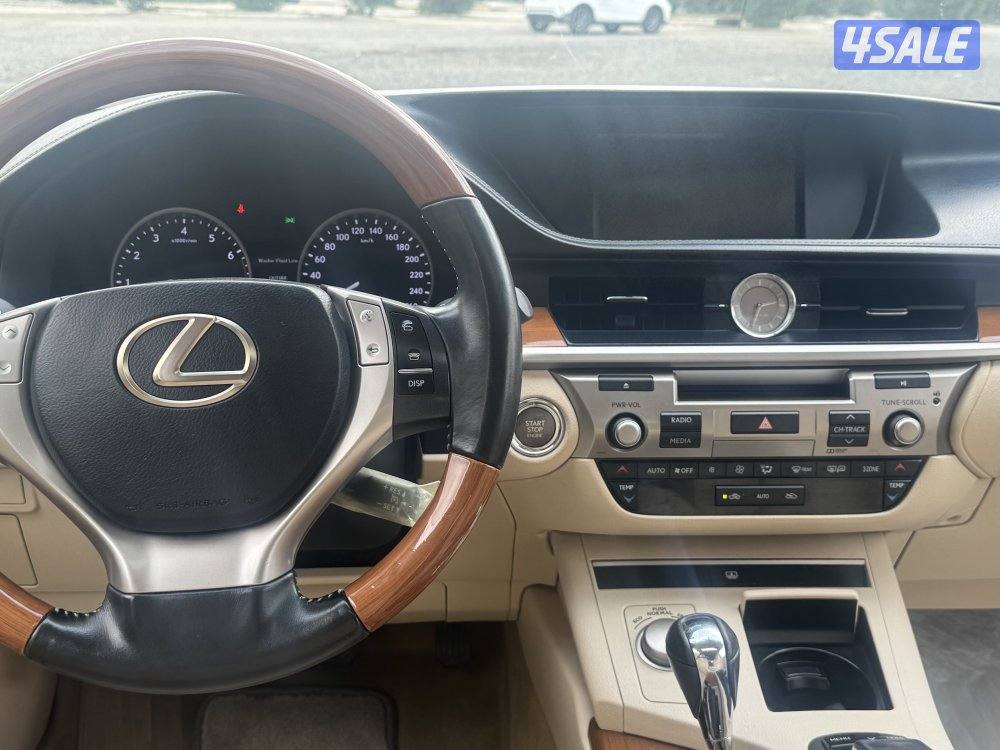 للبيع لكزس ES250  الساير موديل 2015  عداد 235 كامل مواصفات شرط الفحص3