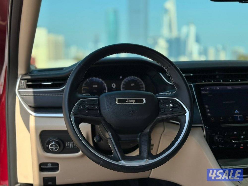 قراند شيروكيLIMITED V6 موديل2022 عداد31الف وارد الملا تحت الكفاله10