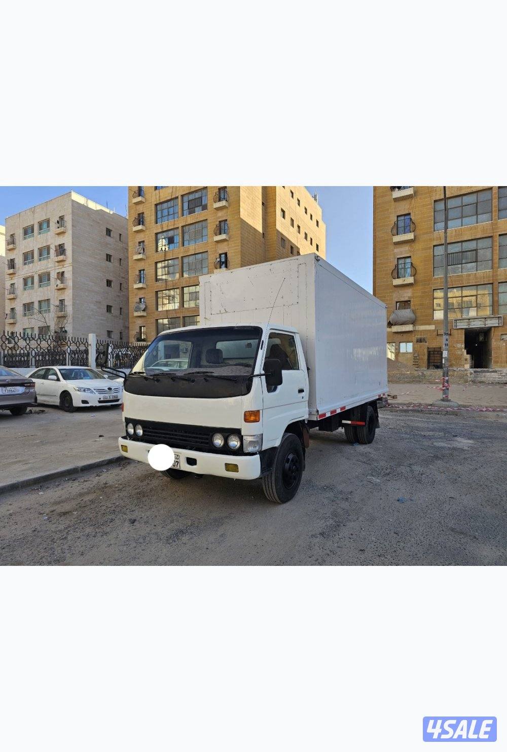 هاف لوري تويوتا  الطول 4.5 الوزن 5.100 طن. بيمه سنه5