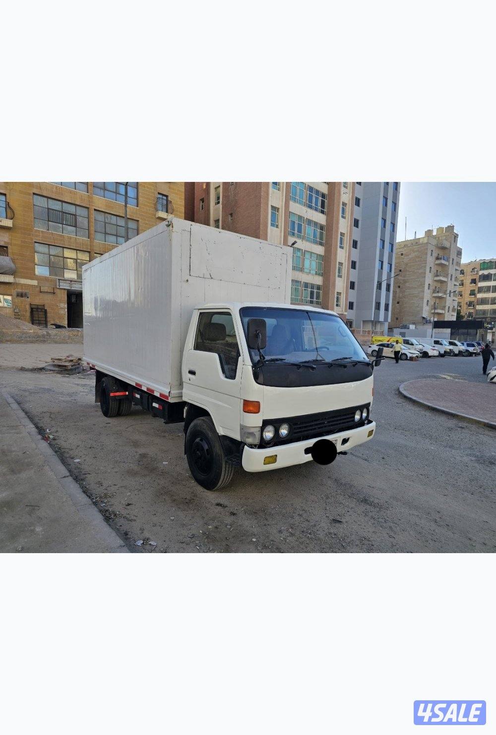 هاف لوري تويوتا  الطول 4.5 الوزن 5.100 طن. بيمه سنه6