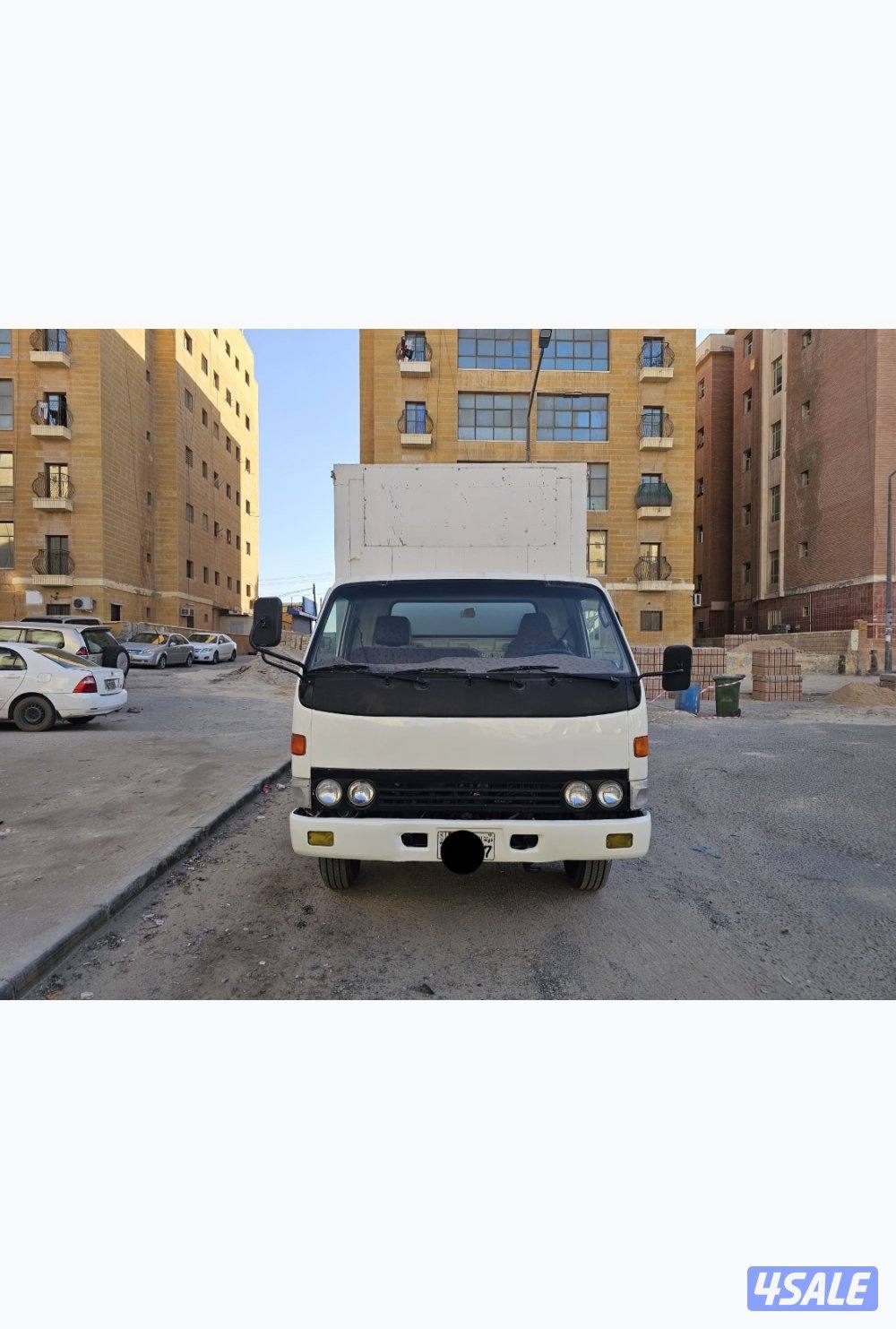 هاف لوري تويوتا  الطول 4.5 الوزن 5.100 طن. بيمه سنه7