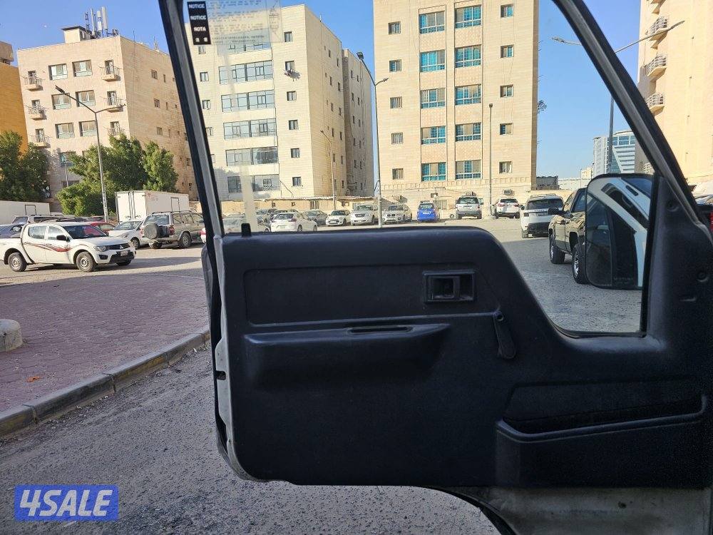 هاف لوري تويوتا  الطول 4.5 الوزن 5.100 طن. بيمه سنه8