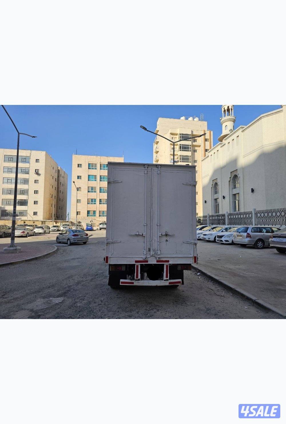 هاف لوري تويوتا  الطول 4.5 الوزن 5.100 طن. بيمه سنه9