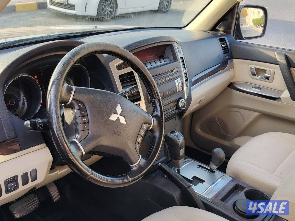 جيب باجيرو بحالة ممتازة4