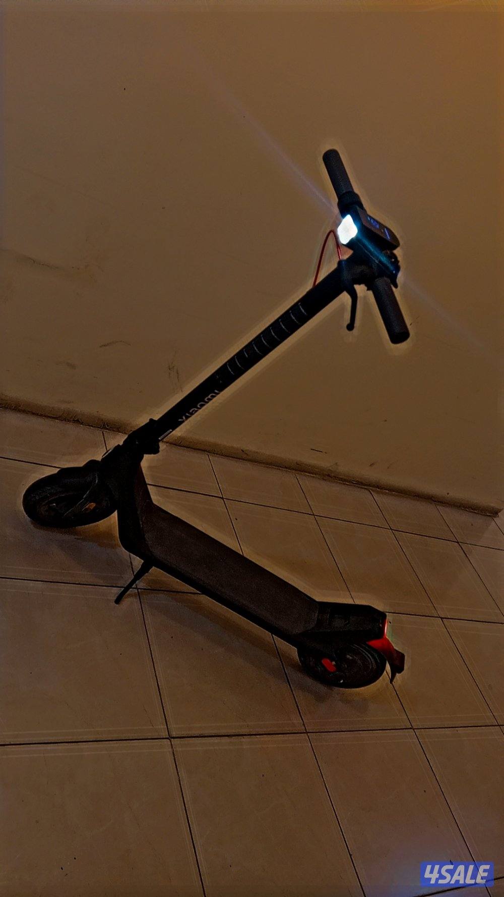 سكوتر شاومي السرعه 25⚡استخدام 3 ايام فقط وزنه 16ك  مع جميع أغراضه شاحن0