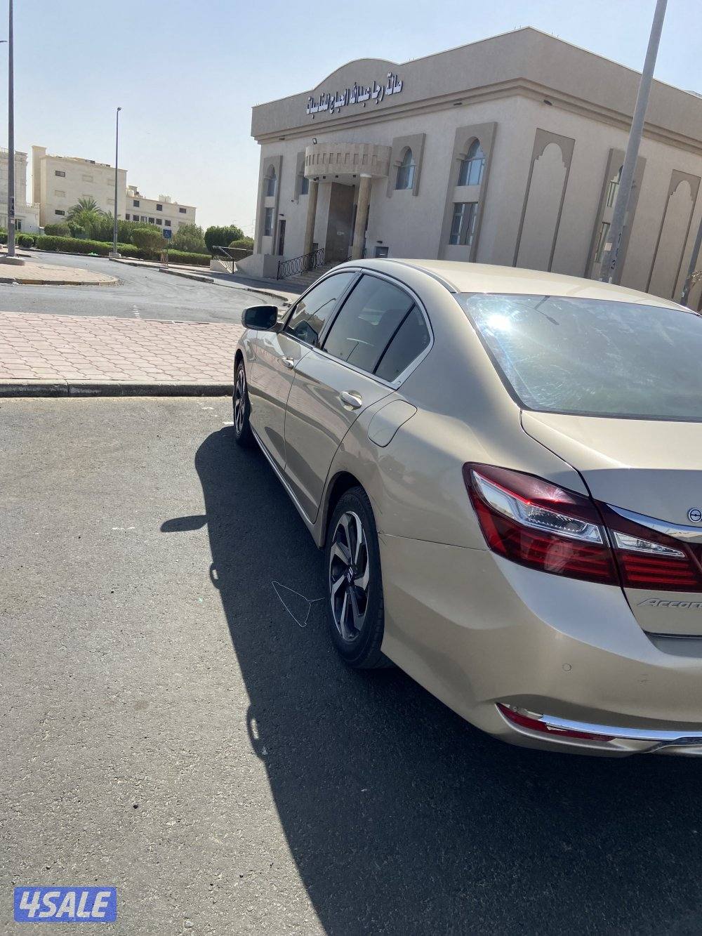 للبيع هوندا اكورد موديل ٢٠١٧ ماشي ٢١٢،٠٠٠ حالة الوكالة10