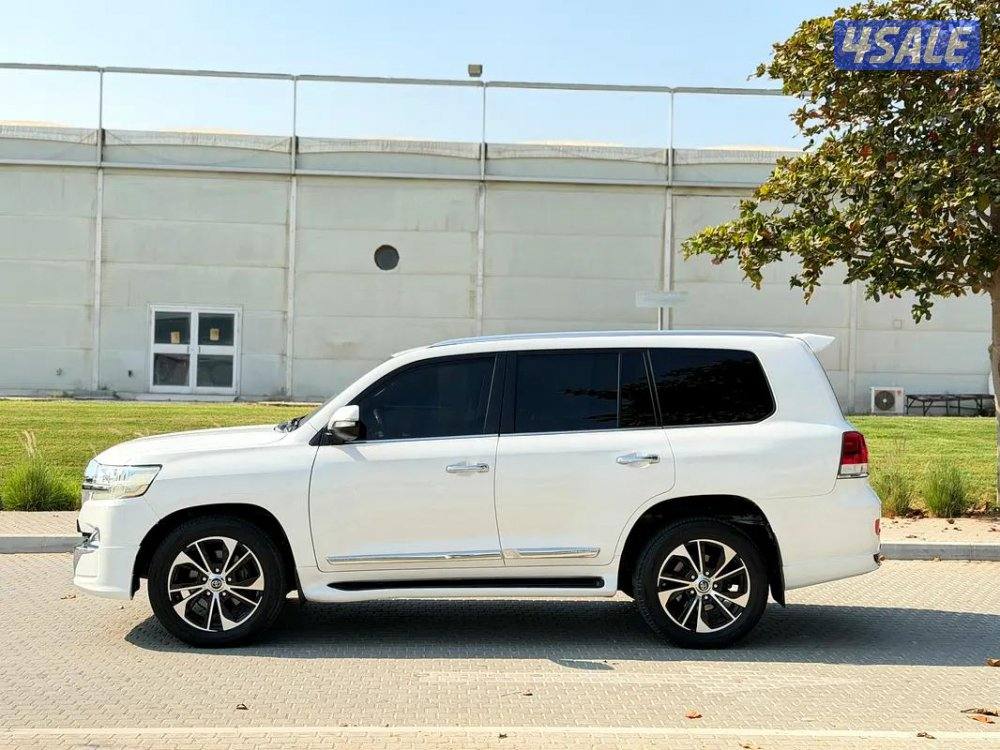 تويوتا لاندكروزر2017 وكاله البحرين GXR v8 اقرا الاعلان جيد من فضلك2