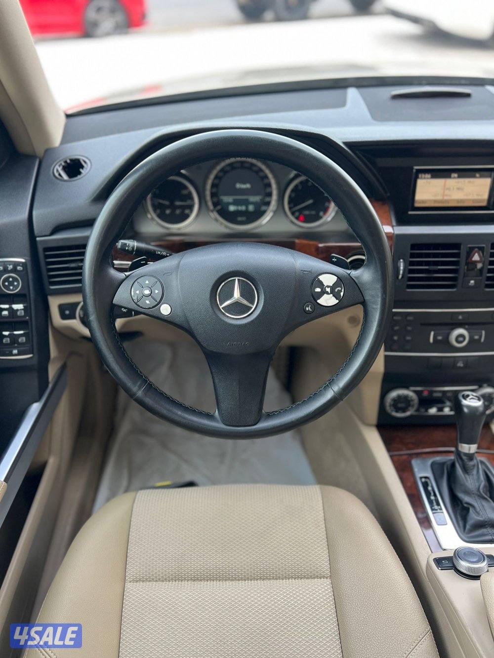 مرسيدس 2011 GLK بحاله ممتازه صبغ الوكاله شرط الفحص10