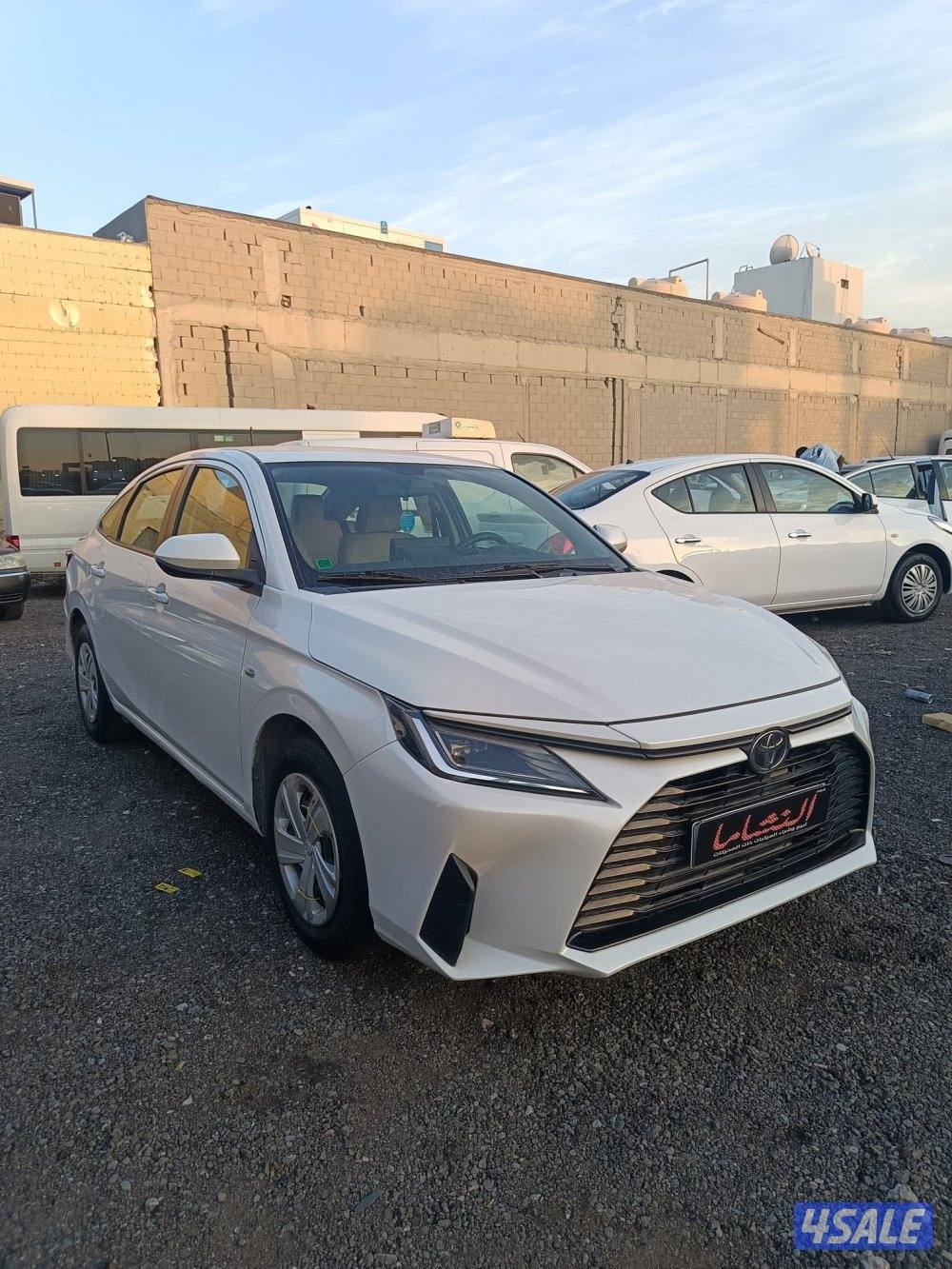 النشاما لبيع وشراء السيارات تويوتا يارس0