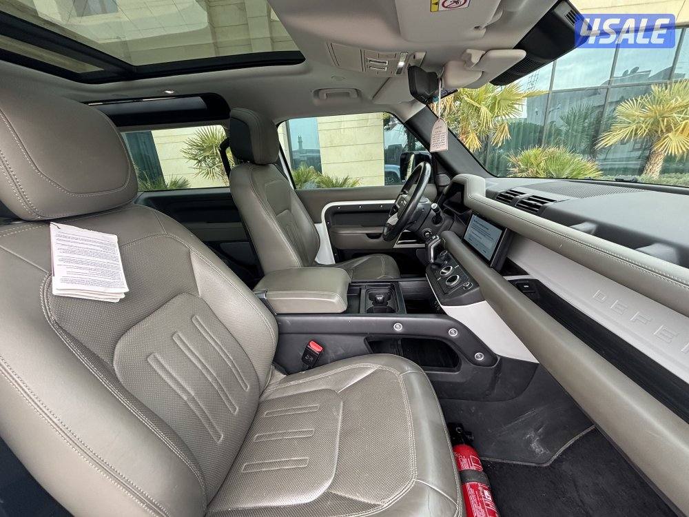 Land Rover Defender model 20212