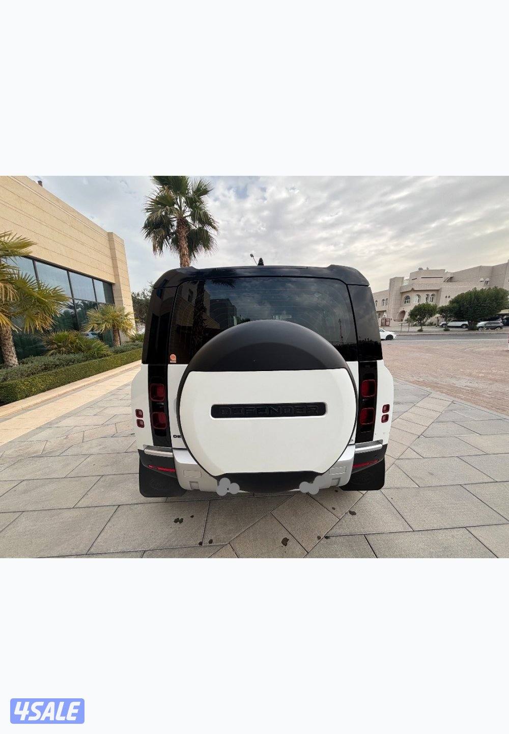 Land Rover Defender model 20213