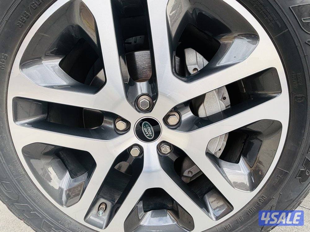 Land Rover Defender model 20218