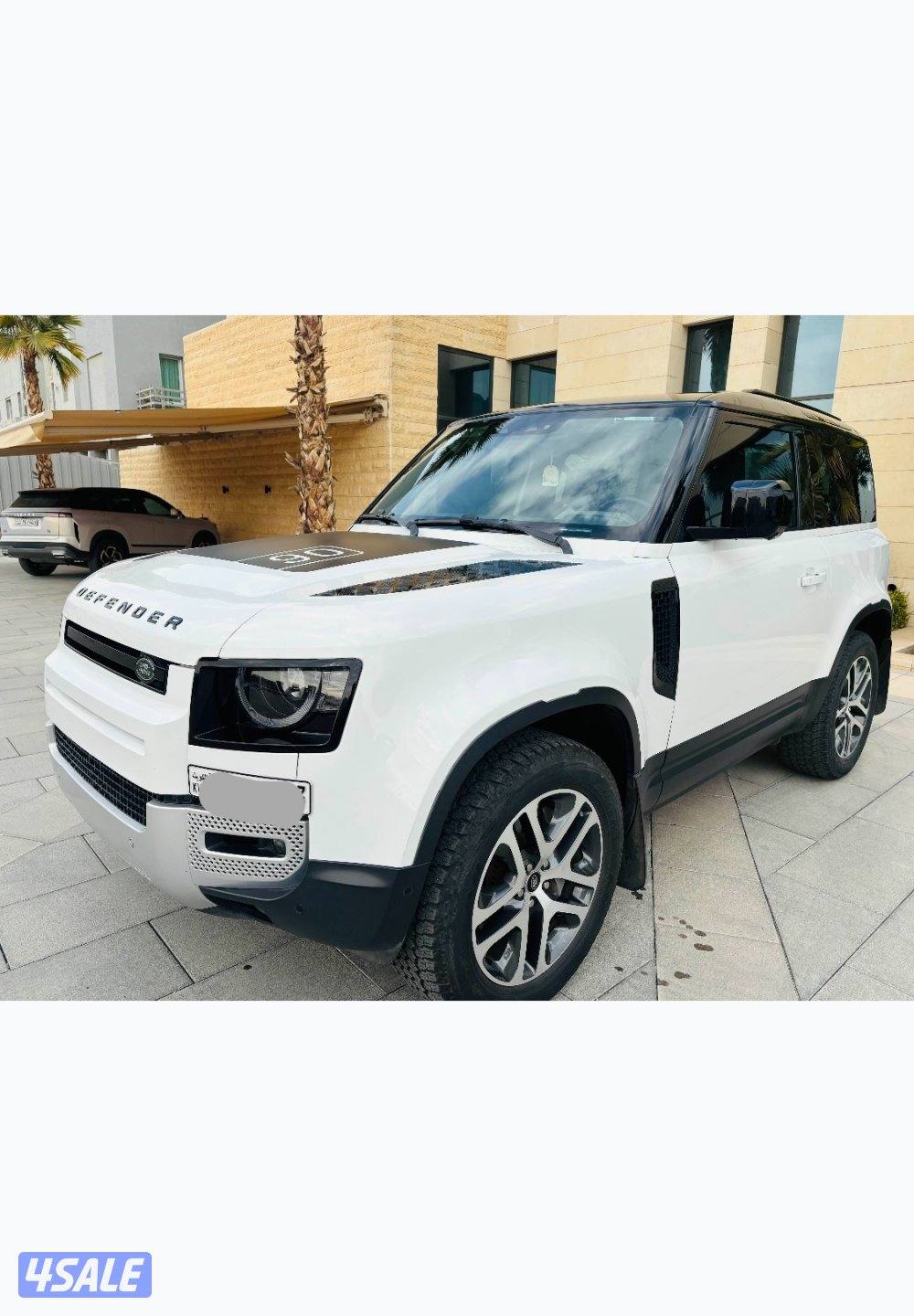 Land Rover Defender model 202111