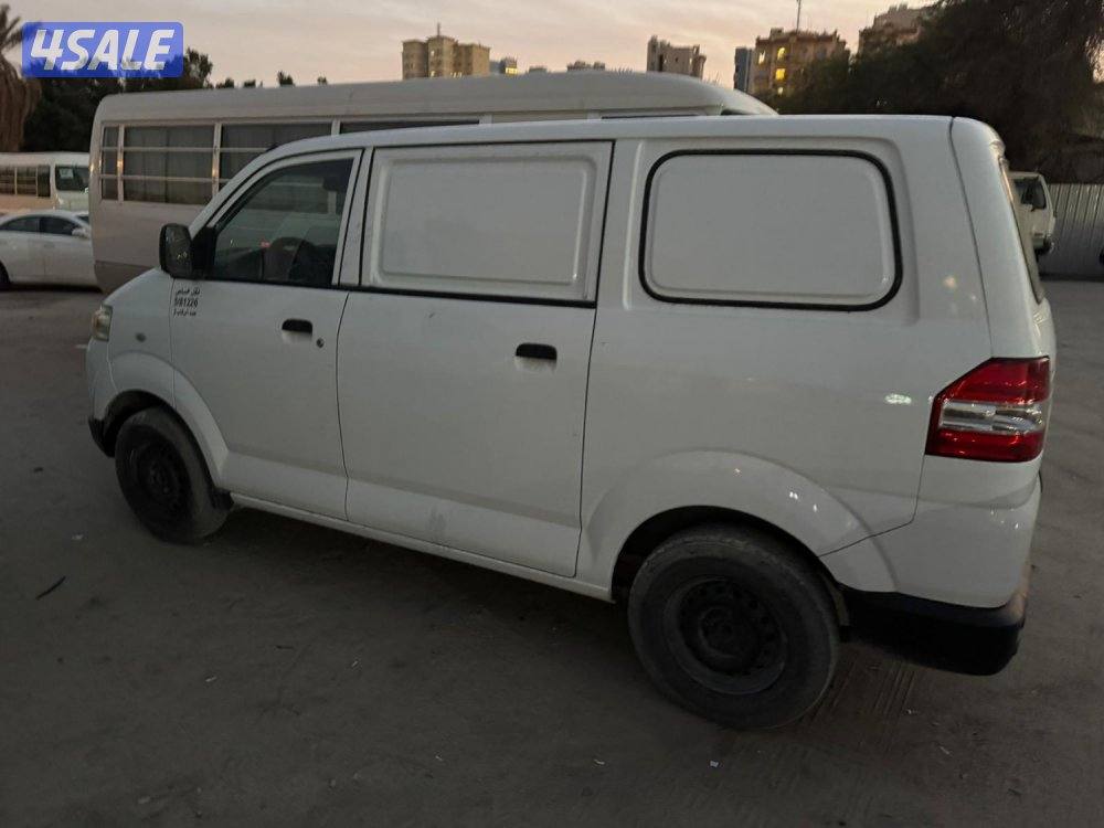 للبيع باص سوزوكي كاري مقفل مديل 20103