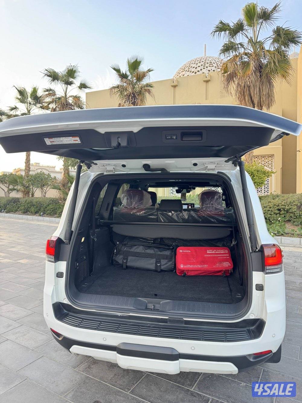 لاندكروزر GR ابيض 20234