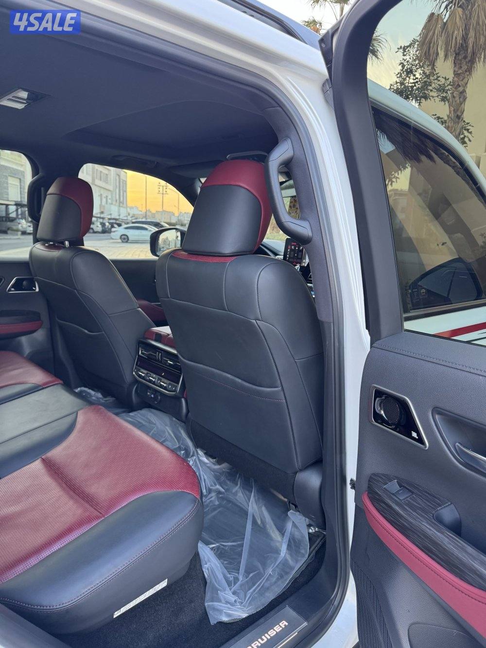 لاندكروزر GR ابيض 20237