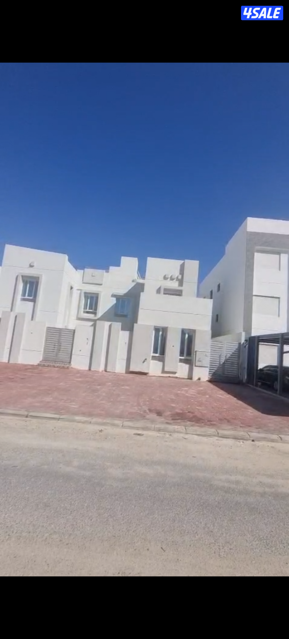 للبيع قسيمة بالوفرة دورين ٦٠٠م شارع واحد4