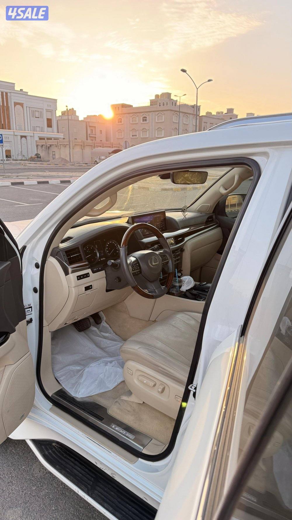 لكزس lx. 2016  صبغ وكالة شرط الفحص ماشي١٥٨7