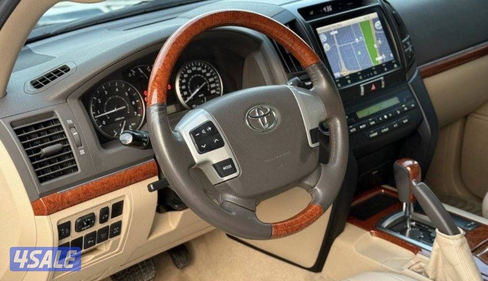 لاندكروزر V6 20152