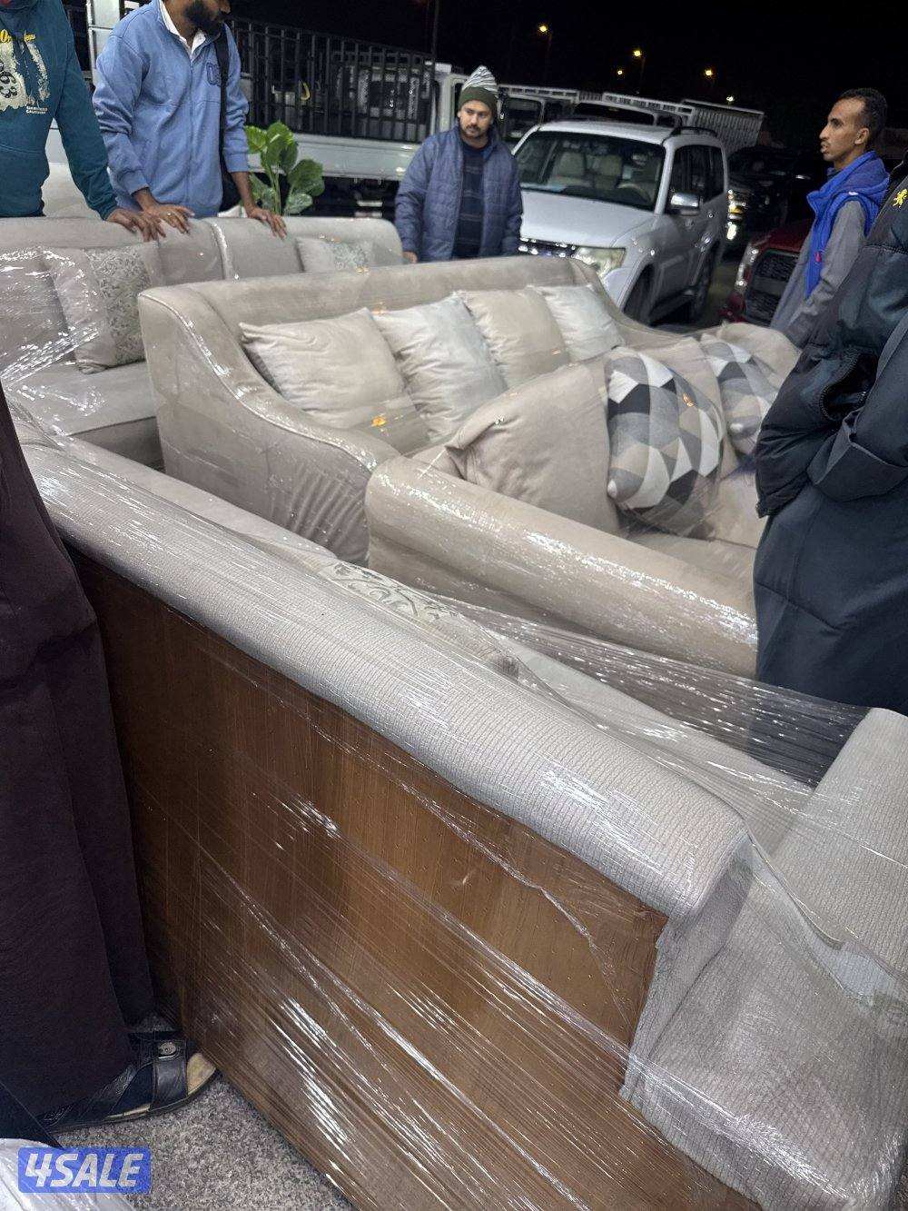 ‏ما جميع الأغراض البيوت بما يعني ثلاجات غسالات تلفونات3