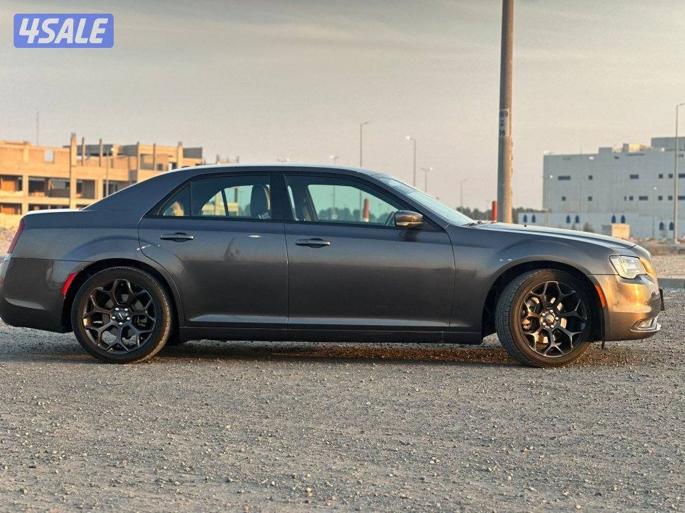 كرايزلر 300S شرط الفحص قير مكينة شاصي البدي في اصباغ متفرقة3