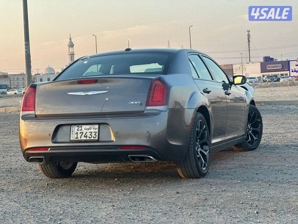 كرايزلر 300S شرط الفحص قير مكينة شاصي البدي في اصباغ متفرقة5