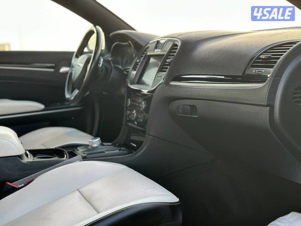 كرايزلر 300S شرط الفحص قير مكينة شاصي البدي في اصباغ متفرقة9