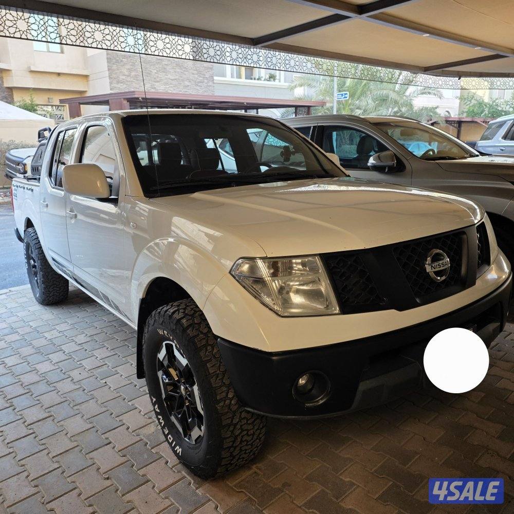 للبيع وانيت نيسان نافارا ٢٠١٥ قمة بالنظافة1