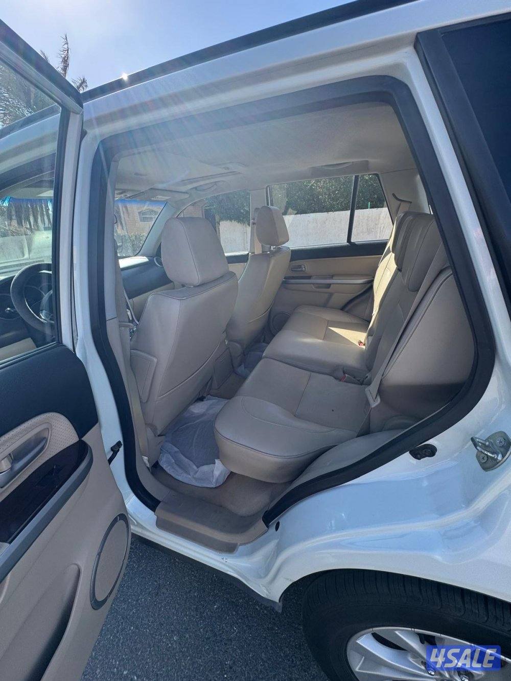 للبيع سيارة سوزوكي أبيض كشنات جلد نظيف جدا سيرفس منتظم ماشي ٢٧٦ ألف2