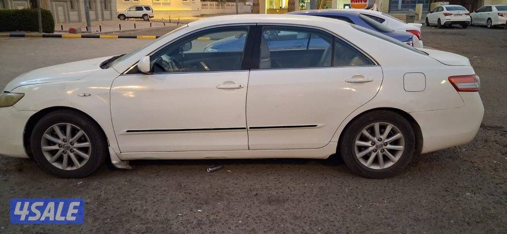 للبيع كامري 2011 بحالة جيدة1