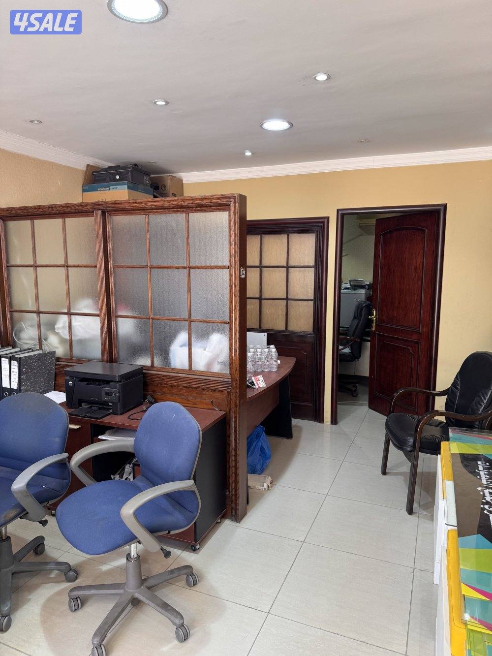 للبيع اثاث مكتب في السالمية2