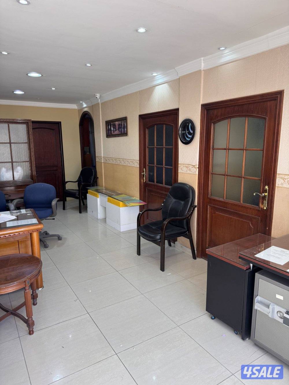 للبيع اثاث مكتب في السالمية3