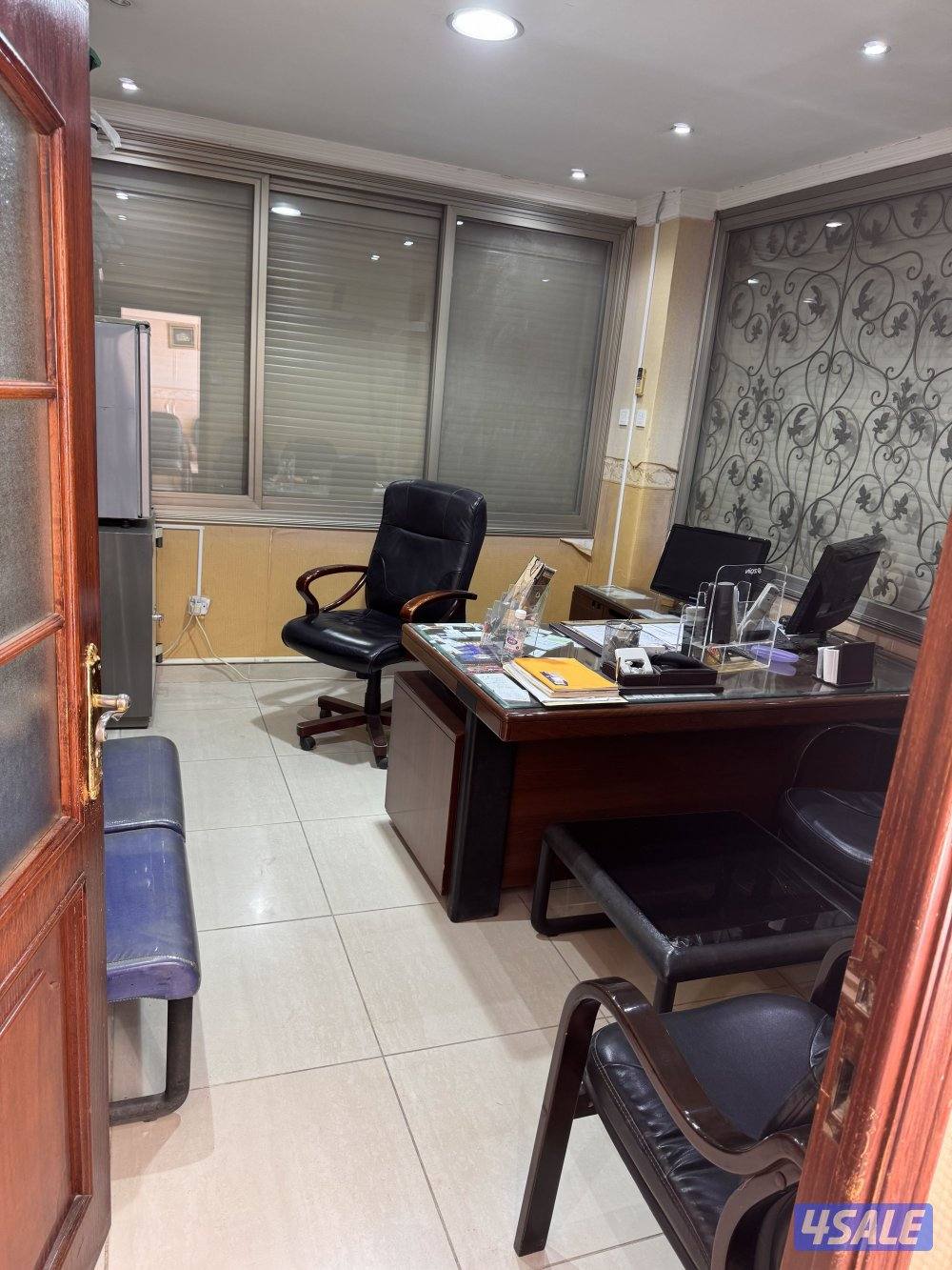 للبيع اثاث مكتب في السالمية5