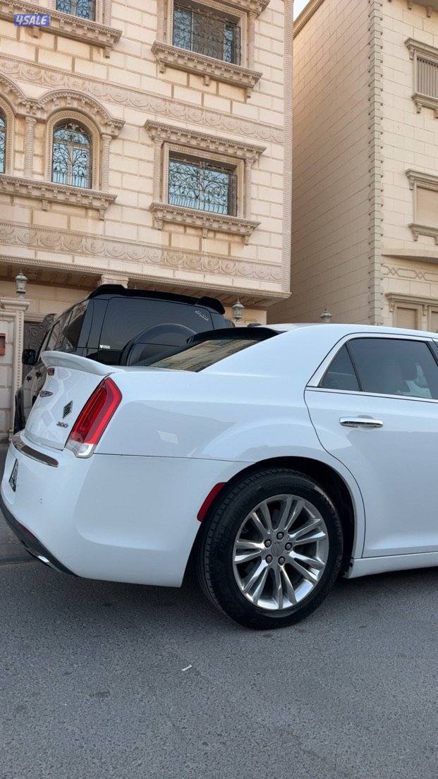 للبيع كرايزلر1