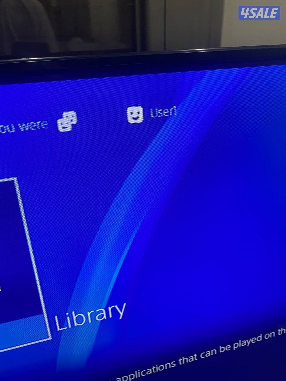 للبيع سوني 4 نظييفه جداً 500 غيغا مع يده2